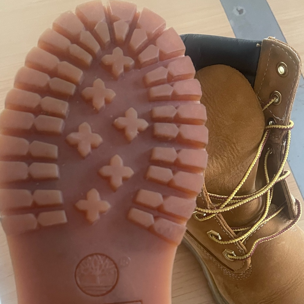 Women's Timberland® Premium 6-Inch Waterproof Boot (Worn. A FEW TIMES)